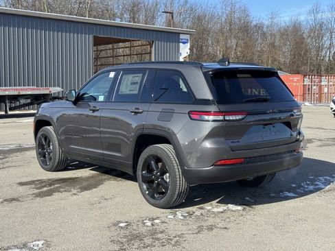 New 2025 Jeep Grand Cherokee Altitude image 5