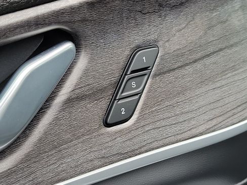 Used 2025 Jeep Grand Cherokee Limited RWD image 19