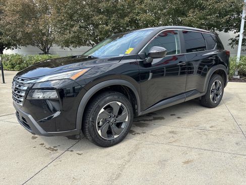 Used 2024 Nissan Rogue SV AWD/4WD image 3