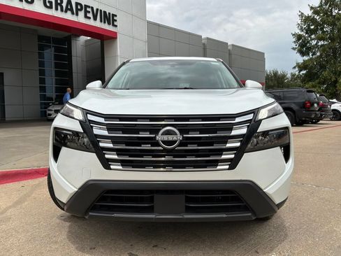 Used 2025 Nissan Rogue SV FWD image 3