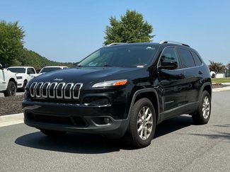Used 2017 Jeep Cherokee Latitude w/ Cold Weather Group AWD/4WD video 1