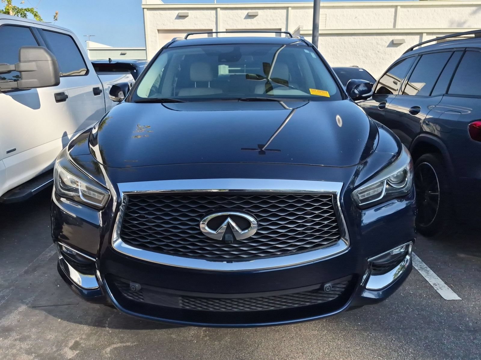 Used 2017 INFINITI QX60 Luxe w/ Deluxe Technology Package AWD/4WD image 6