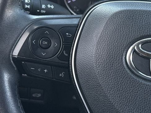 Used 2021 Toyota RAV4 XLE Premium image 12