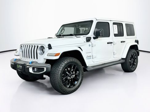 Used 2022 Jeep Wrangler Unlimited Sahara w/ Cold Weather Group AWD/4WD image 3