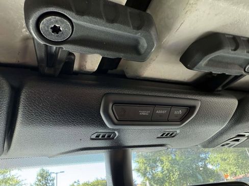 Used 2023 Jeep Wrangler Unlimited Rubicon AWD/4WD image 31