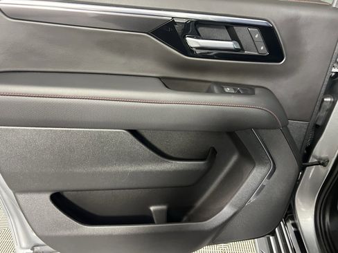 Used 2025 Chevrolet Suburban RST image 30