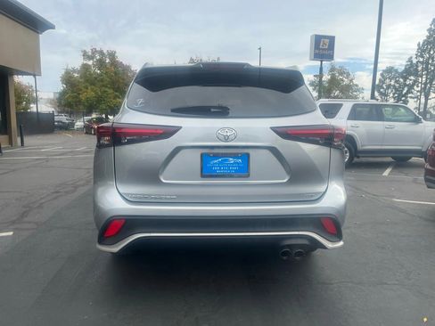 Used 2024 Toyota Highlander XSE image 6