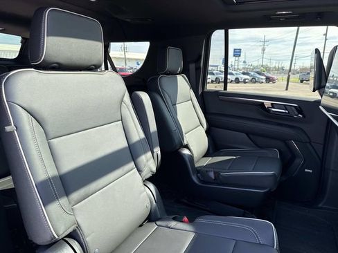New 2026 Chevrolet Suburban Premier image 25