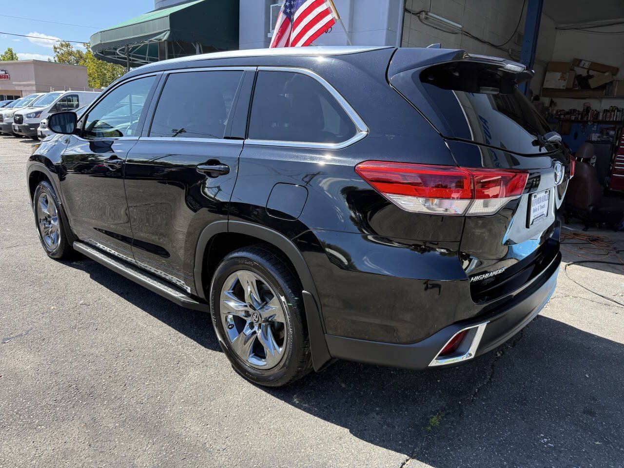 Used 2017 Toyota Highlander Limited Platinum AWD/4WD image 8