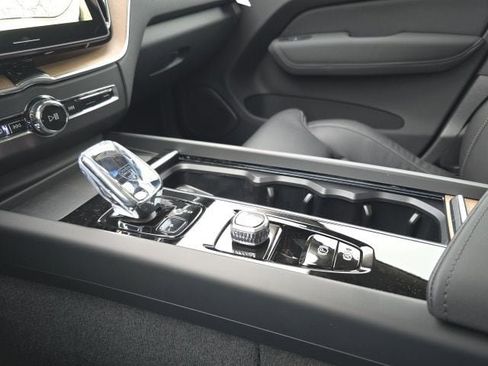 New 2026 Volvo XC60 T8 Ultra w/ Protection Package Premier AWD/4WD image 33