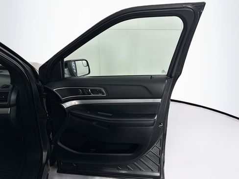 Used 2017 Ford Explorer XLT w/ Equipment Group 201A image 32