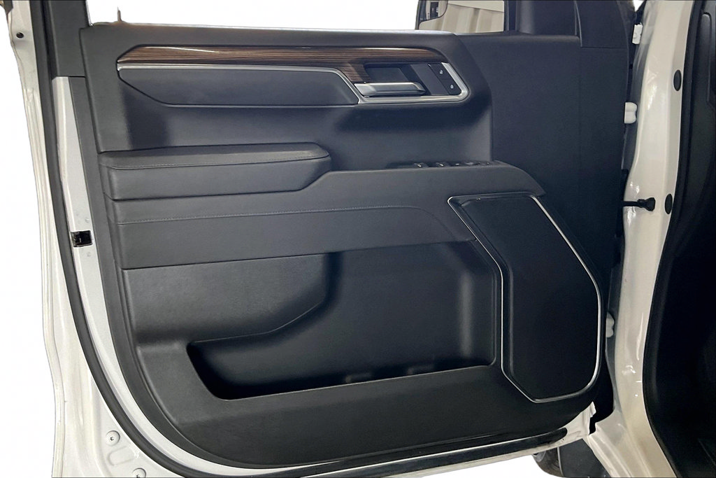Used 2025 Chevrolet Silverado 1500 LT RWD image 2