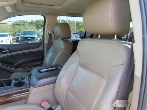 Used 2017 Chevrolet Suburban LT w/ Luxury Package image 31