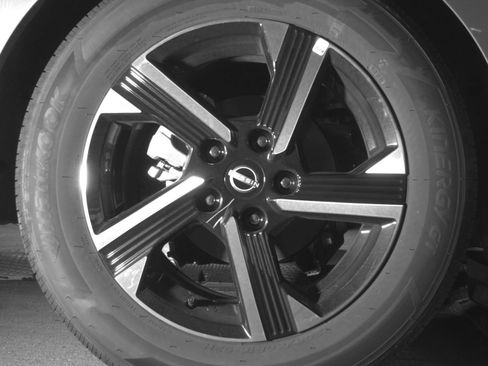 Used 2025 Nissan Sentra SV FWD image 18