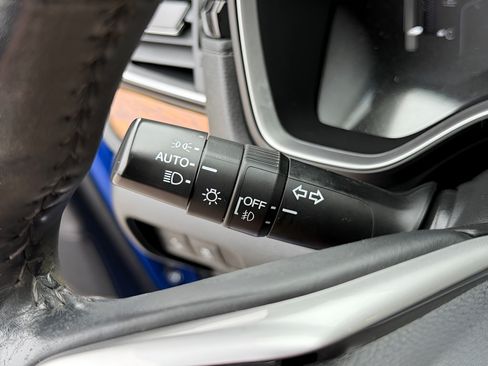 Used 2021 Honda CR-V Touring image 37