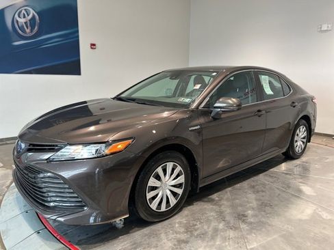 Used 2020 Toyota Camry LE image 2
