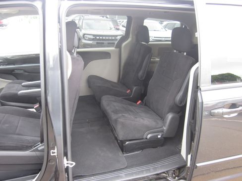 Used 2011 Dodge Grand Caravan Mainstreet w/ PWR Convenience Group FWD image 10