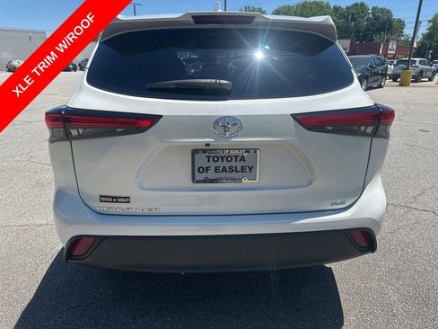 Used 2023 Toyota Highlander XLE FWD image 5