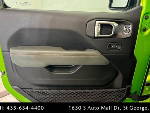 Used 2025 Jeep Gladiator Mojave AWD/4WD image 14