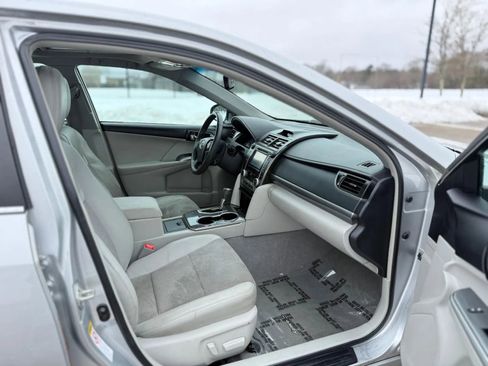 Used 2012 Toyota Camry XLE w/ Leather Pkg image 10