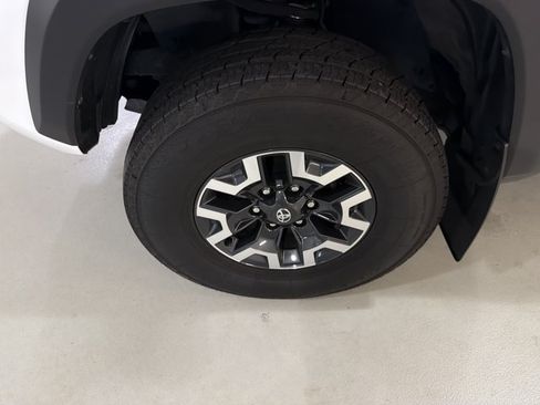 Used 2023 Toyota Tacoma TRD Off-Road w/ Technology Package AWD/4WD image 9