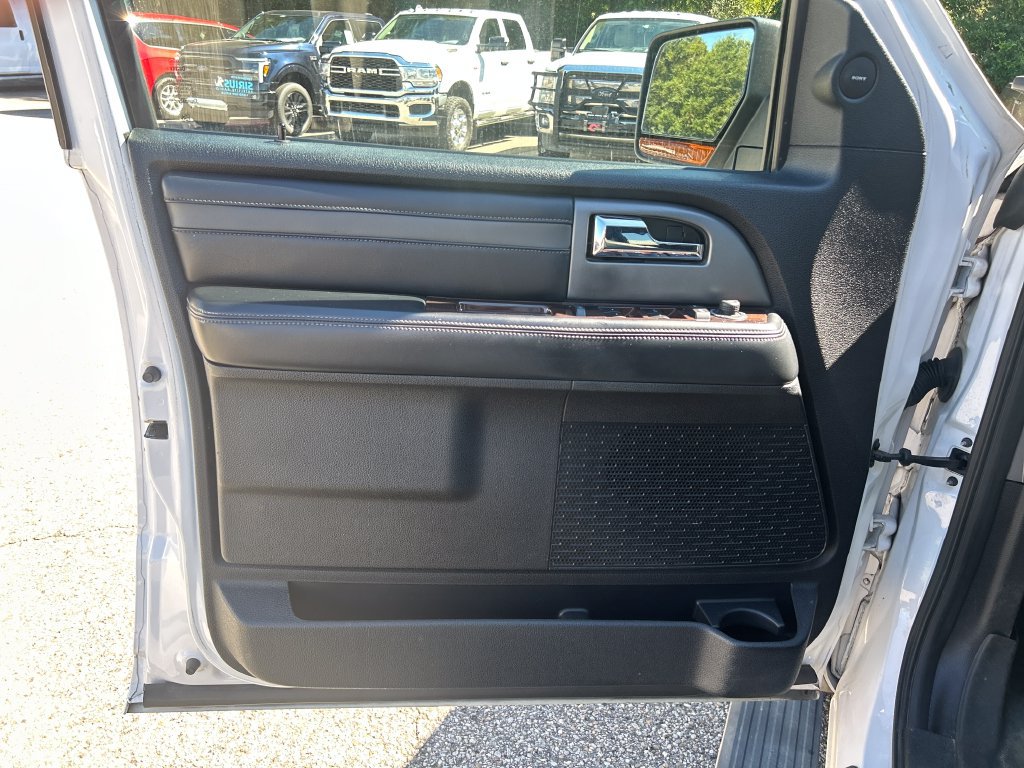 Used 2017 Ford Expedition Platinum RWD image 7