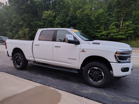 Used 2026 RAM 2500 Laramie AWD/4WD image 4