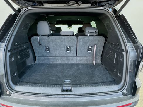 Used 2025 Chevrolet Traverse LT image 17