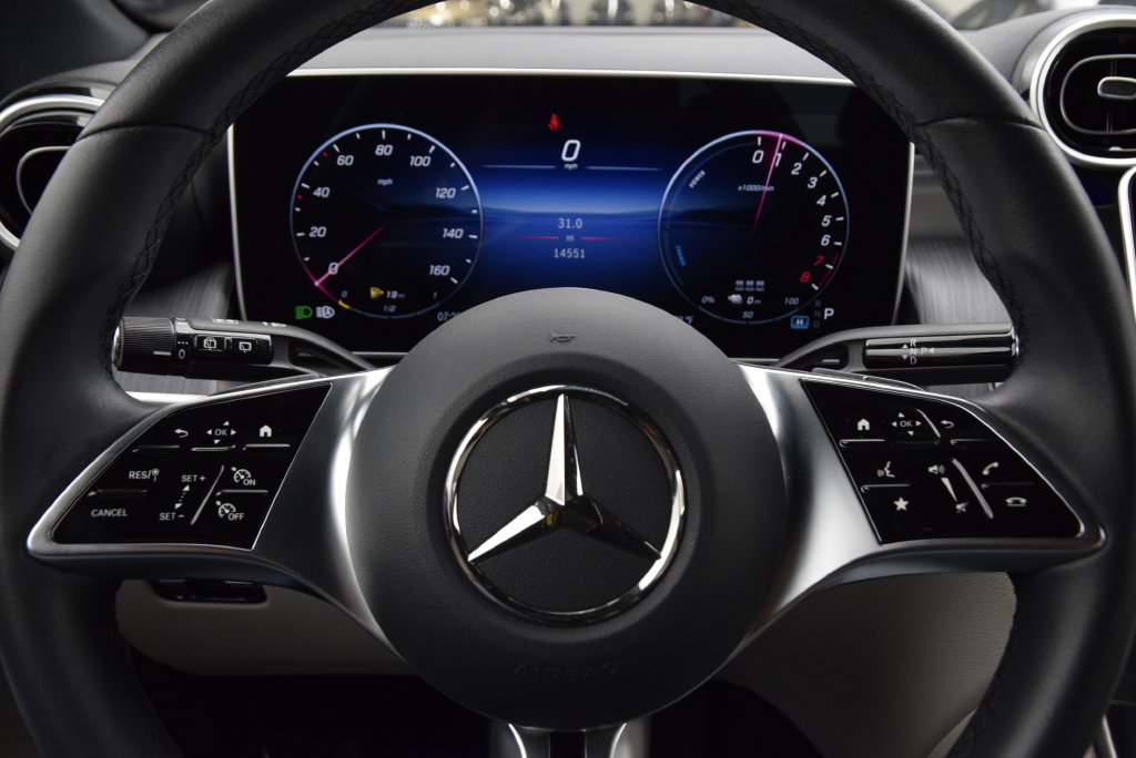 Used 2025 Mercedes-Benz GLC 350e 4MATIC image 22