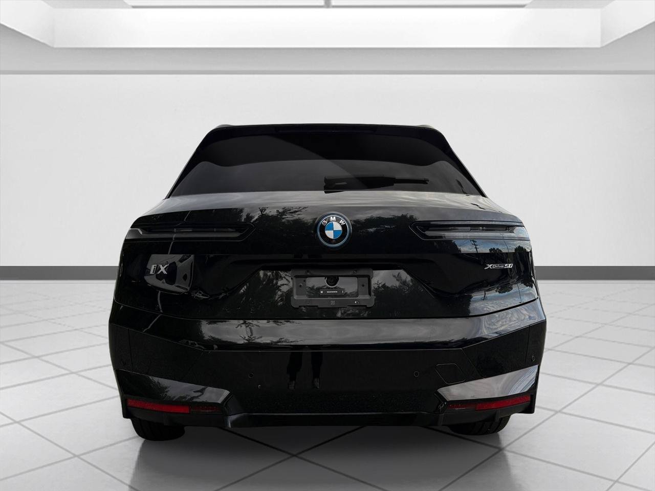 Used 2024 BMW iX xDrive50 w/ Premium Package AWD/4WD image 4