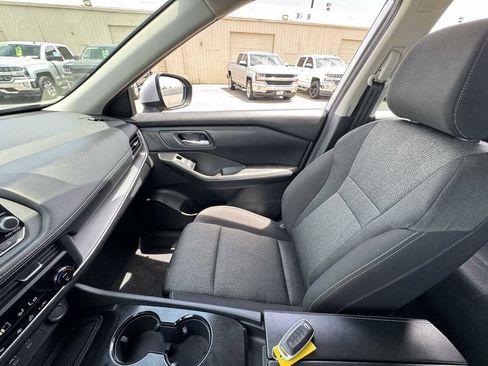 Used 2025 Nissan Rogue SV FWD image 31