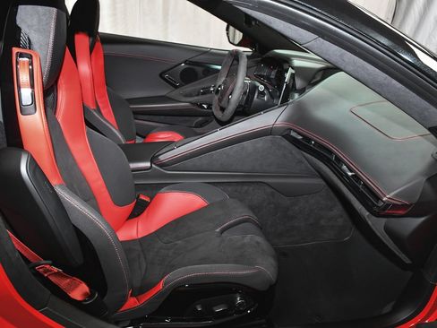 Used 2024 Chevrolet Corvette Stingray Premium Conv w/ Z51 Performance Package RWD image 53