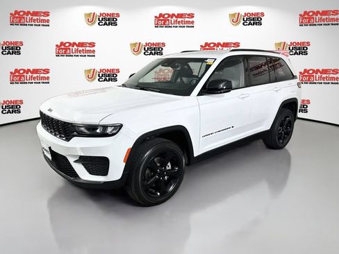 Used 2023 Jeep Grand Cherokee Altitude AWD/4WD image 13