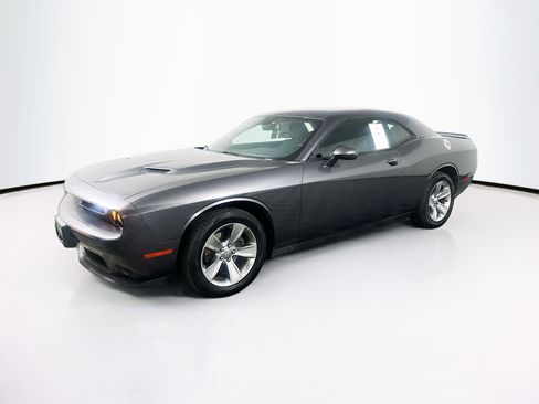 Used 2020 Dodge Challenger SXT RWD image 3