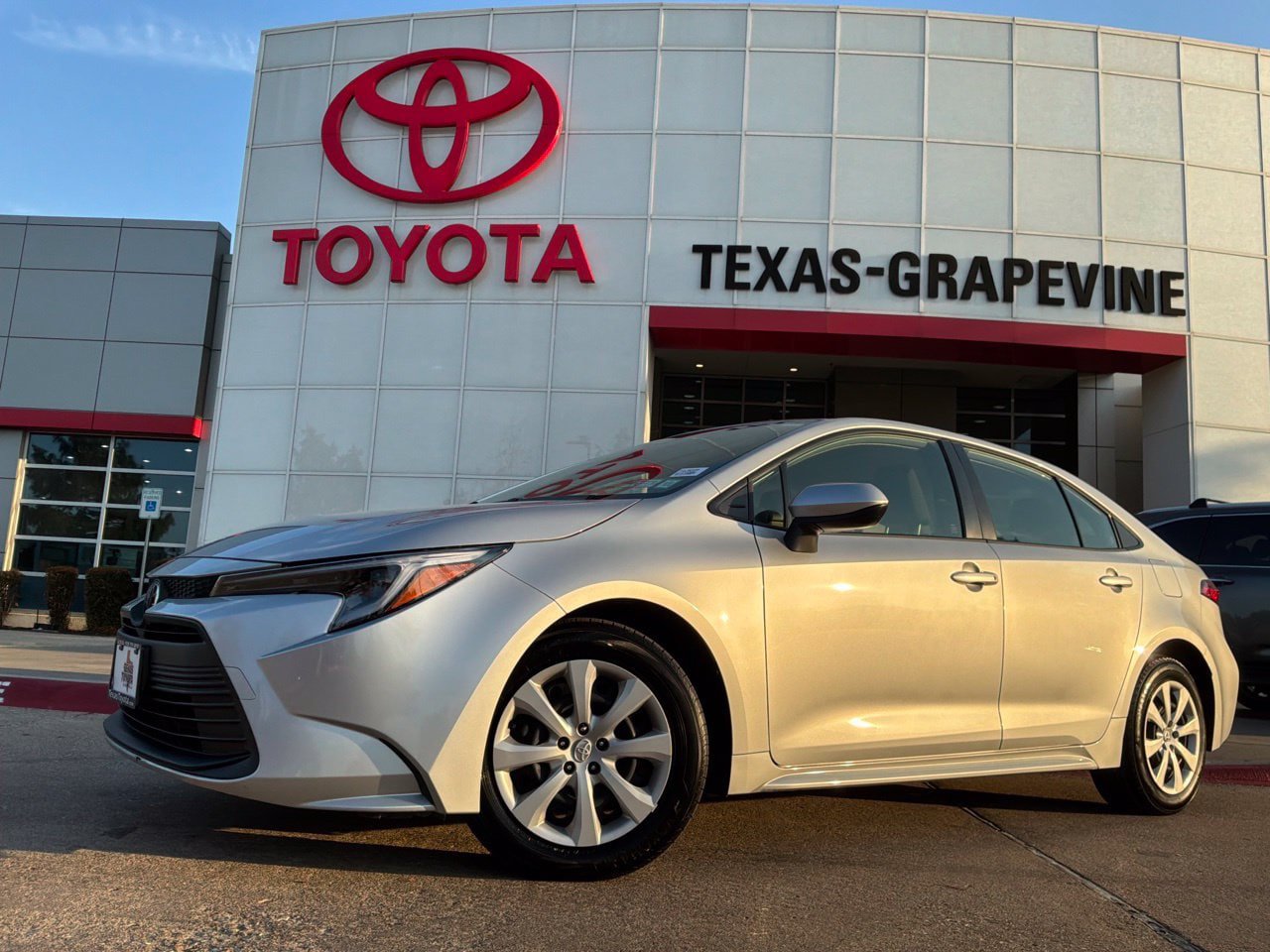 Used 2026 Toyota Corolla LE FWD image 2
