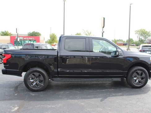 New 2025 Ford F150 Lightning Flash AWD/4WD image 6