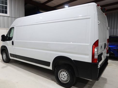 Used 2024 RAM ProMaster 2500 w/ Safety Group FWD image 2