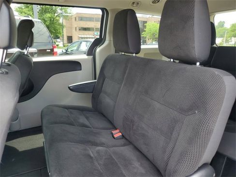 Used 2019 Dodge Grand Caravan SE image 28