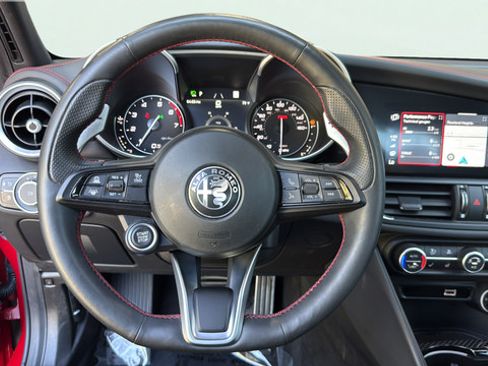 Used 2023 Alfa Romeo Giulia Estrema RWD image 15