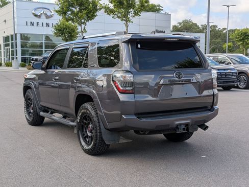 Used 2022 Toyota 4Runner SR5 Premium w/ Moonroof Package RWD image 5