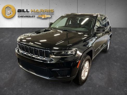 Used 2023 Jeep Grand Cherokee Laredo AWD/4WD image 1