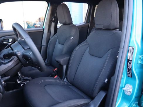 Used 2021 Jeep Renegade Latitude AWD/4WD image 10