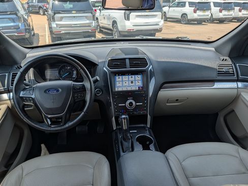 Used 2019 Ford Explorer Limited w/ Ford Safe & Smart Package FWD image 13