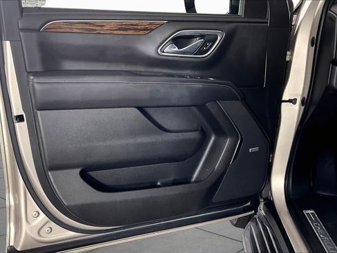 Used 2021 Chevrolet Tahoe Premier w/ Premium Package RWD image 21