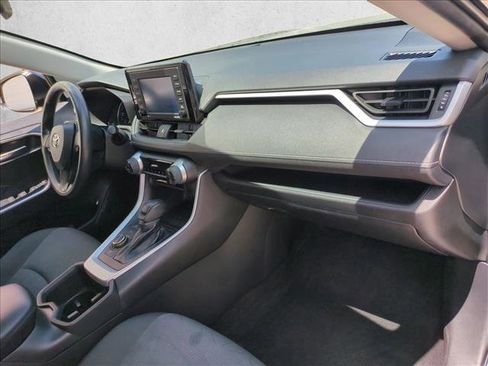 Used 2022 Toyota RAV4 XLE AWD/4WD image 21