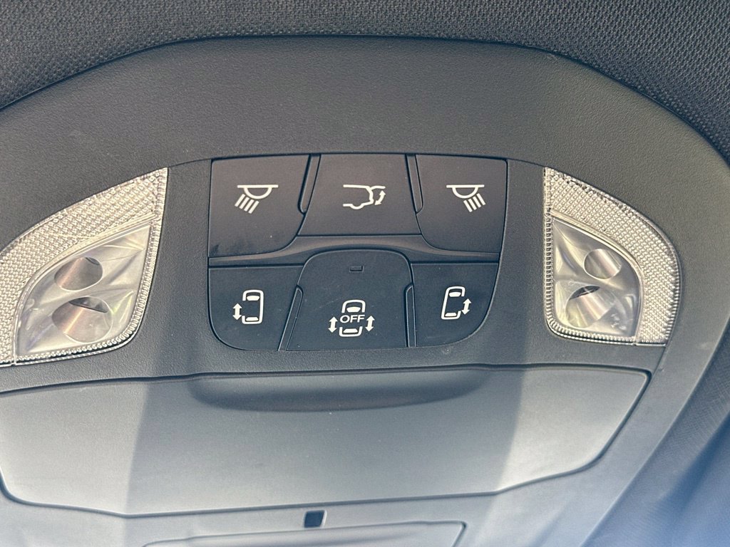 Used 2025 Chrysler Pacifica Select FWD image 26