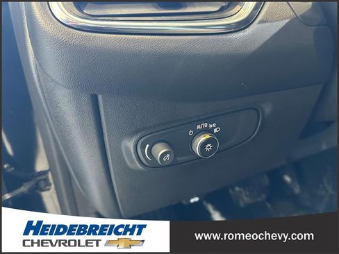 Used 2020 Chevrolet Equinox LT image 21