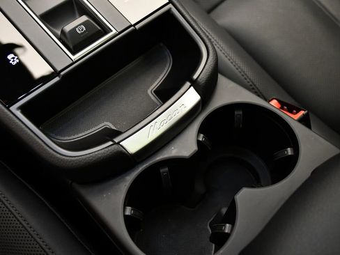 Used 2025 Porsche Macan image 30