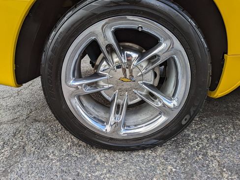 Used 2004 Chevrolet SSR w/ Preferred Equipment Group RWD image 42