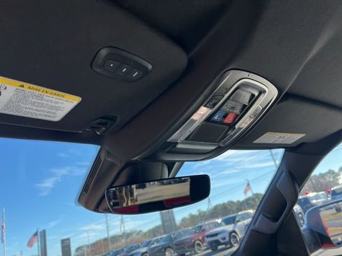 Used 2024 RAM 1500 Laramie image 17